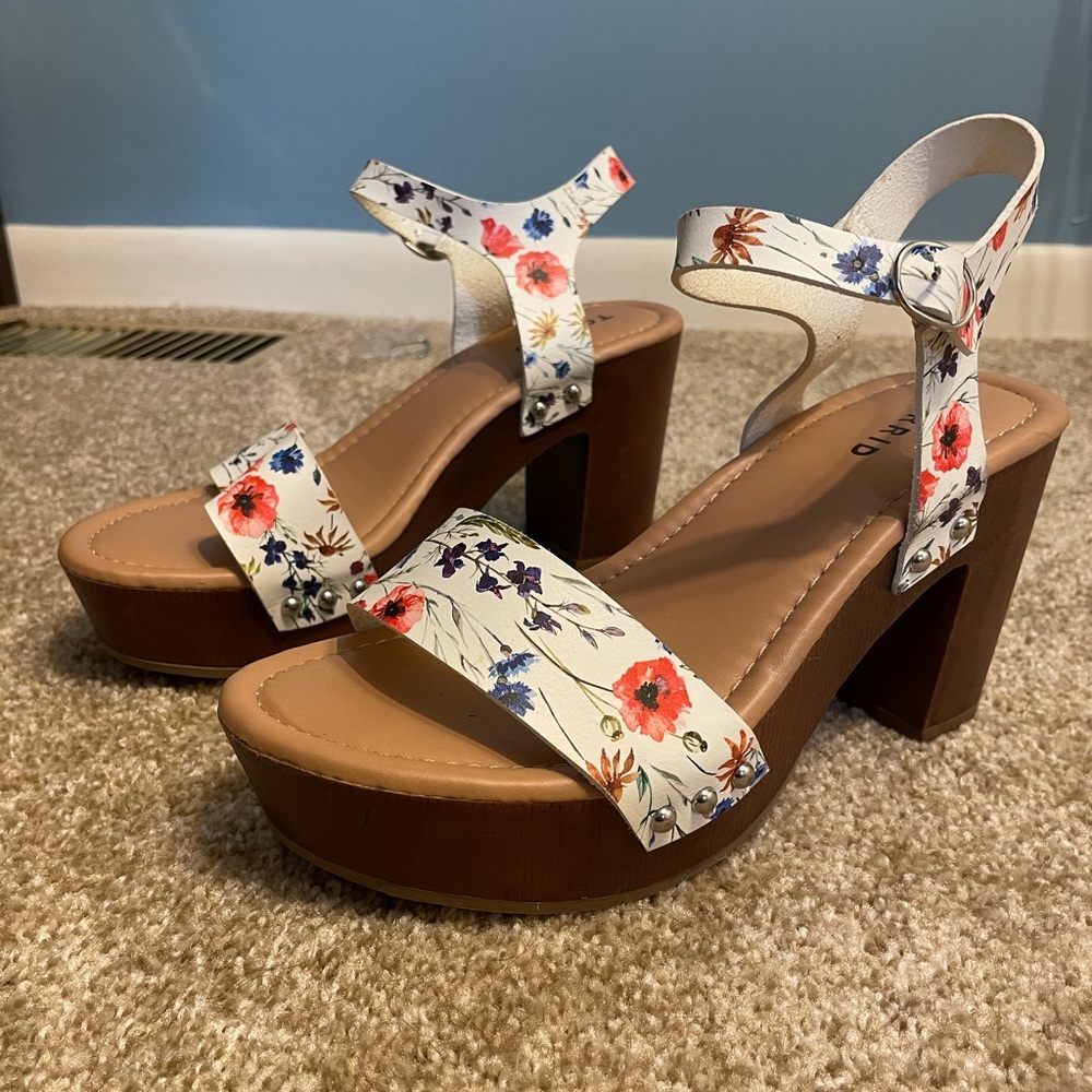 Torrid floral chunky heel (size 8)- barely used